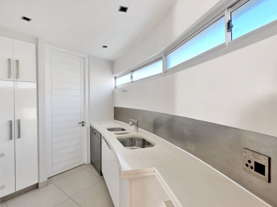2 Bedroom Property for Sale in Sea Point Western Cape